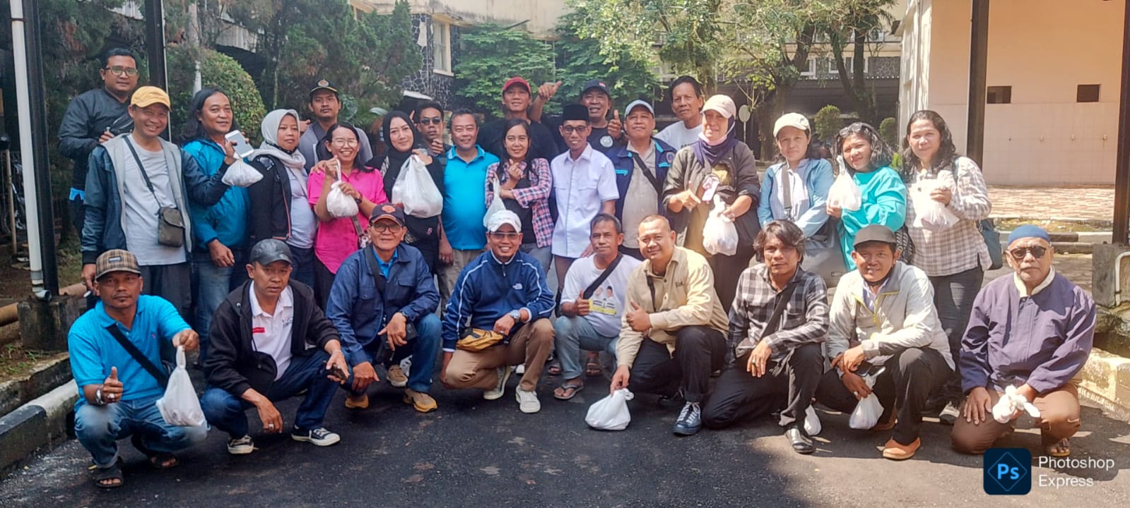 Menjalin Kebersamaan, Fraksi PKB DPRD Depok Bagikan Daging Kurban Kepada Jurnalis