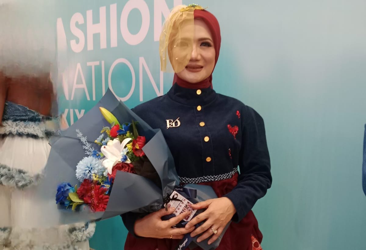Wakil Ketua DPRD Kota Depok, Yeti Wulandari, Perkenalkan Batik Gong Bolong di Ajang Fashion Nation 2025 Jakarta Wakil Ketua DPRD Kota Depok, Yeti Wulandari, Perkenalkan Batik Gong Bolong di Ajang Fashion Nation 2025 Jakarta
