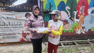 Kantor SAMSAT Depok Gelar Bakti Sosial, Bagikan Sembako, Baju, dan Boneka kepada masyarakat