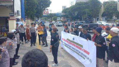 Aksi Masa Geruduk Polres Depok Suarakan Bongkar dan Tangkap Para Pengedar Obat Daftar G