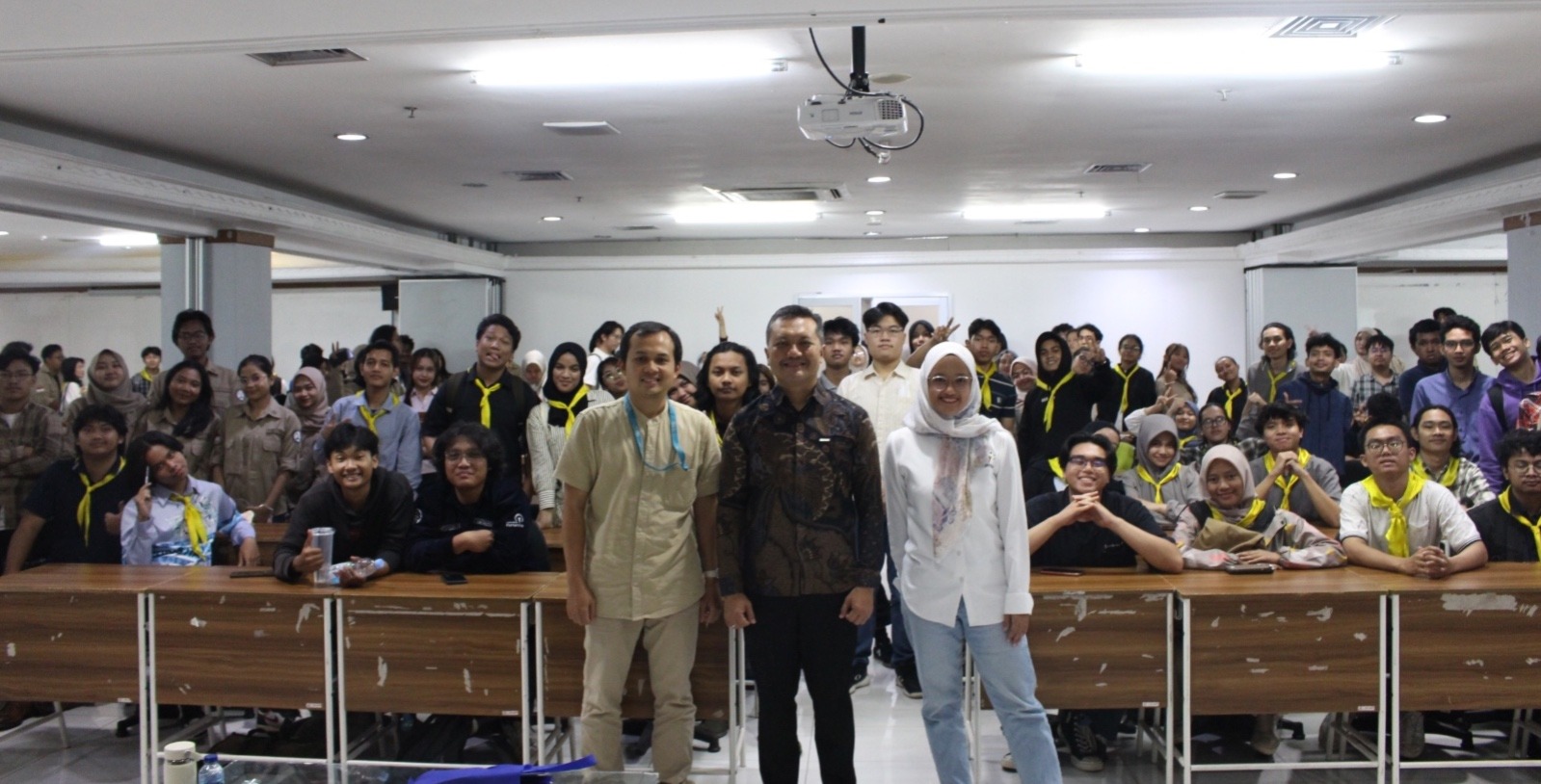 Foto bersama kegiatan kuliah Cipta Karsa bersama  Ismail Fahmi, Ph.D., Founder PT Media Kernels Indonesia (Drone Emprit)